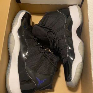 Air Jordan 11 concord